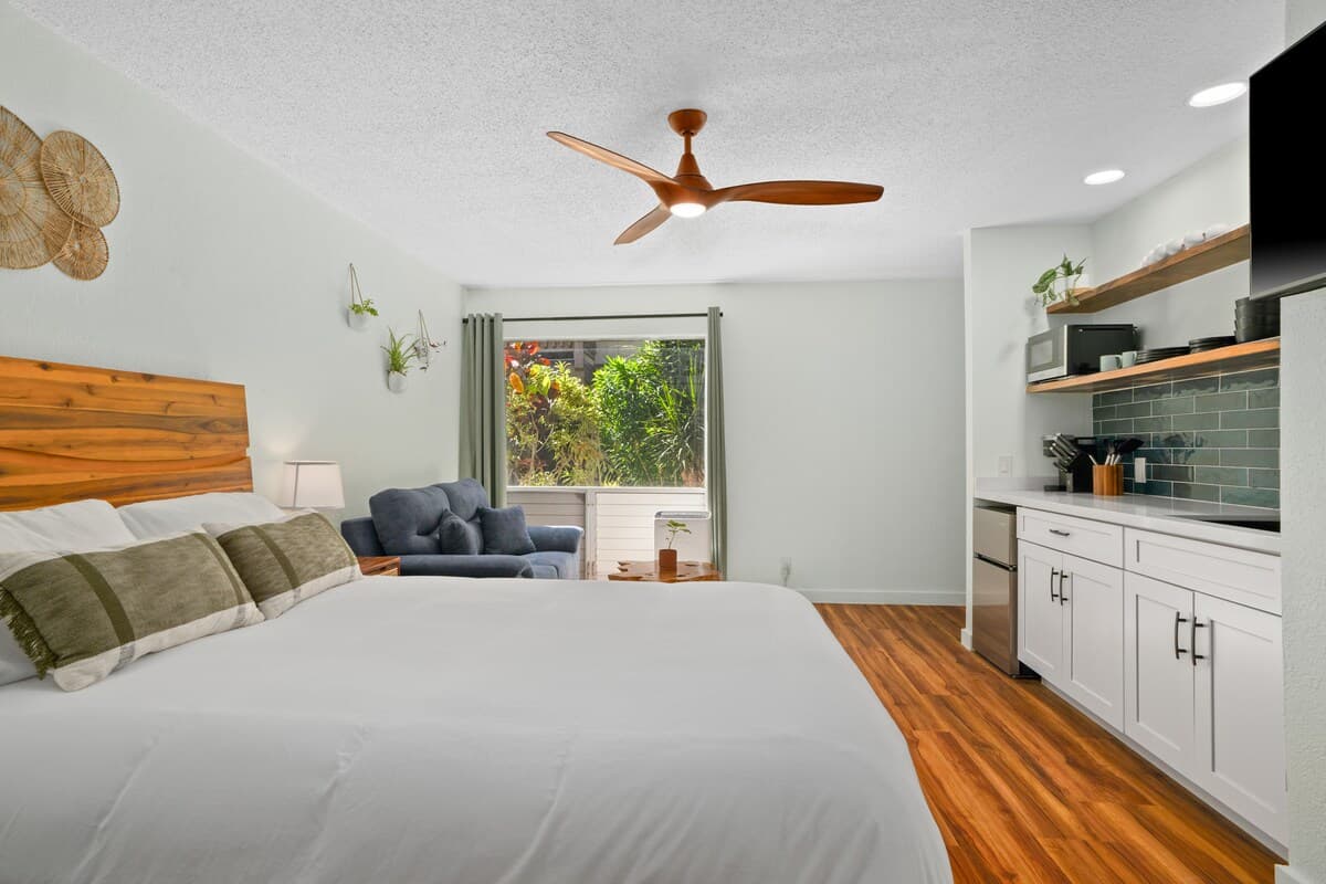 NEW Moana Retreat Studio AC, Hot Tub & Kitchenette - Photo 3