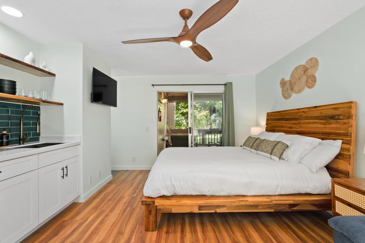 NEW Moana Retreat Studio AC, Hot Tub & Kitchenette - Photo 4