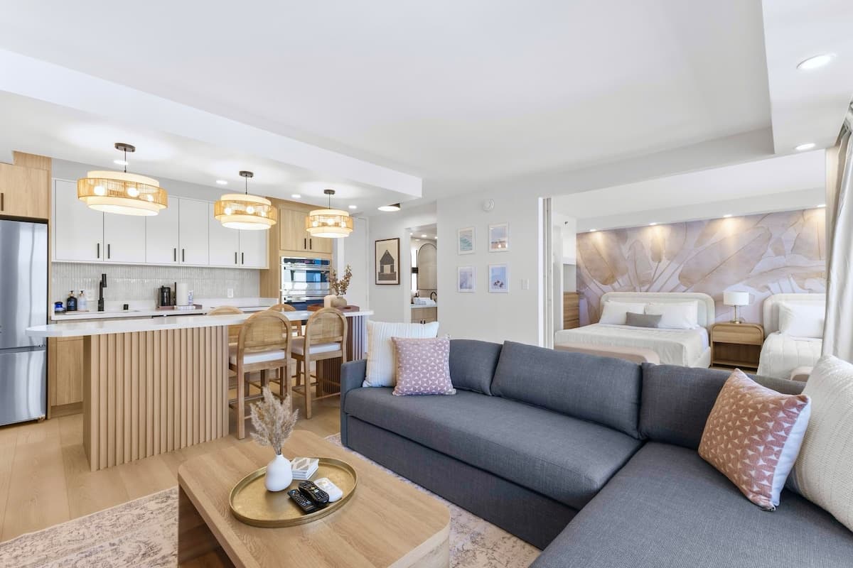 Condo in Honolulu · ★4.96 · 1 bedroom · 3 beds · 1 private bath - Photo 3