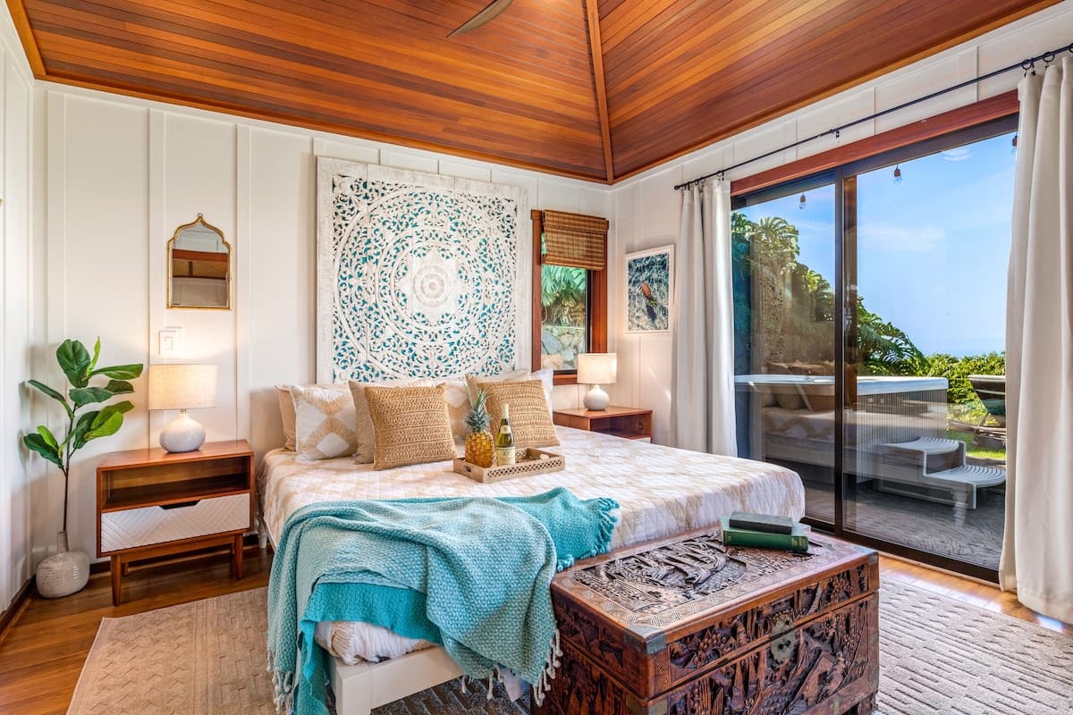 Home in Holualoa · ★4.98 · 2 bedrooms · 2 beds · 2 baths - Photo 1