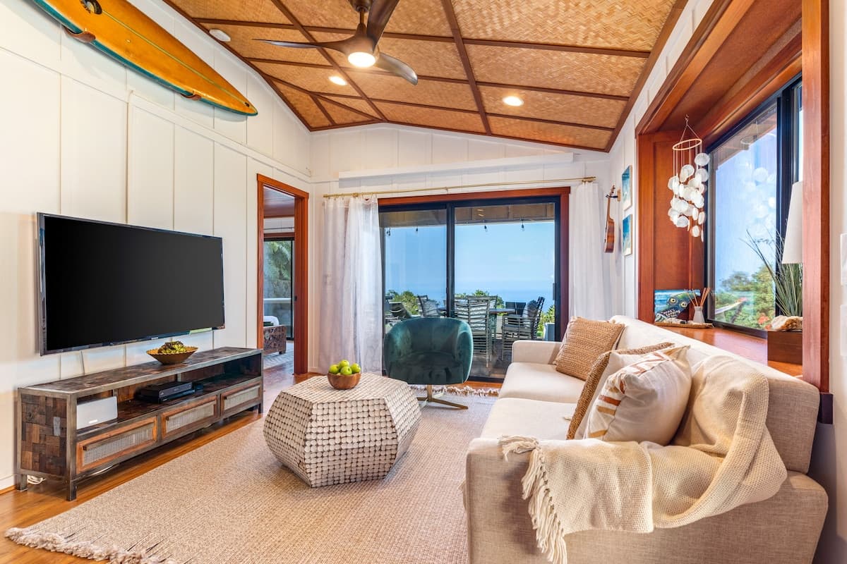 Home in Holualoa · ★4.98 · 2 bedrooms · 2 beds · 2 baths - Photo 2