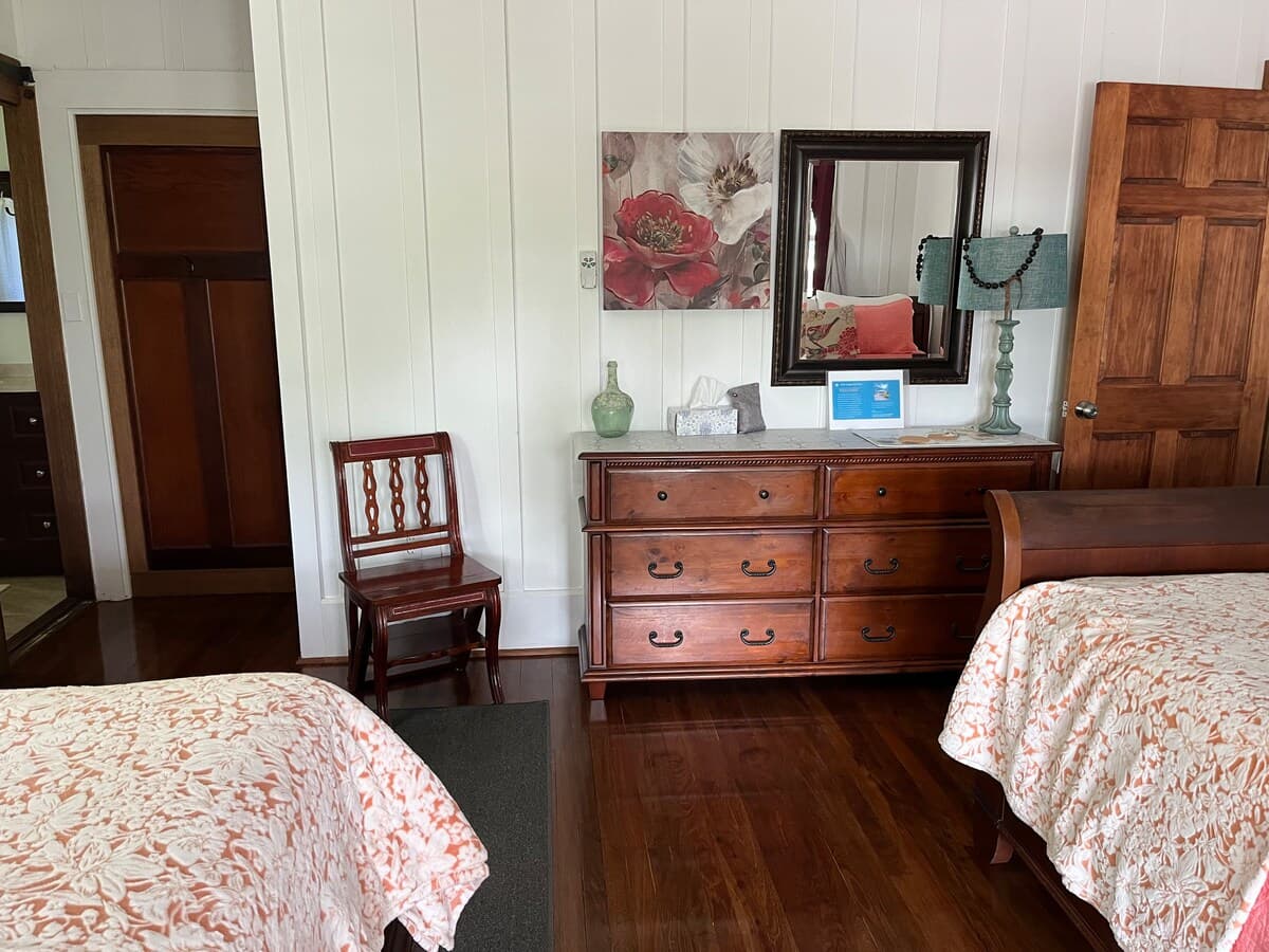 Hilo Bay Oceanfront B&B (Room #5) Sleeps 4 - Photo 5