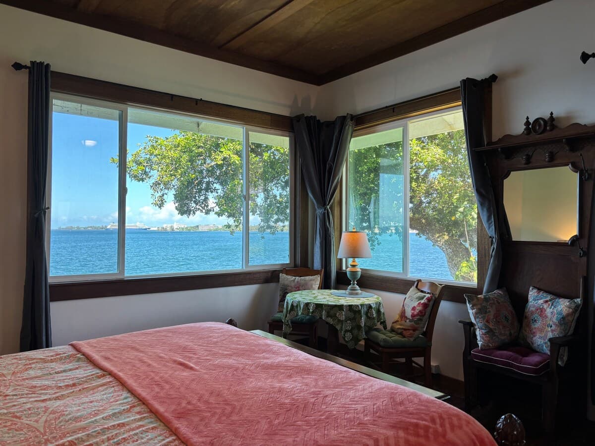 Hilo Bay Oceanfront B&B (Room #3) King Bay View - Photo 5
