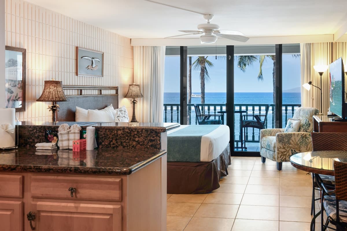 Beachfront Condo in Lahaina! - Photo 4