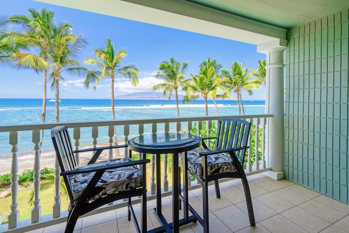 Beachfront Condo in Lahaina! - Photo 1