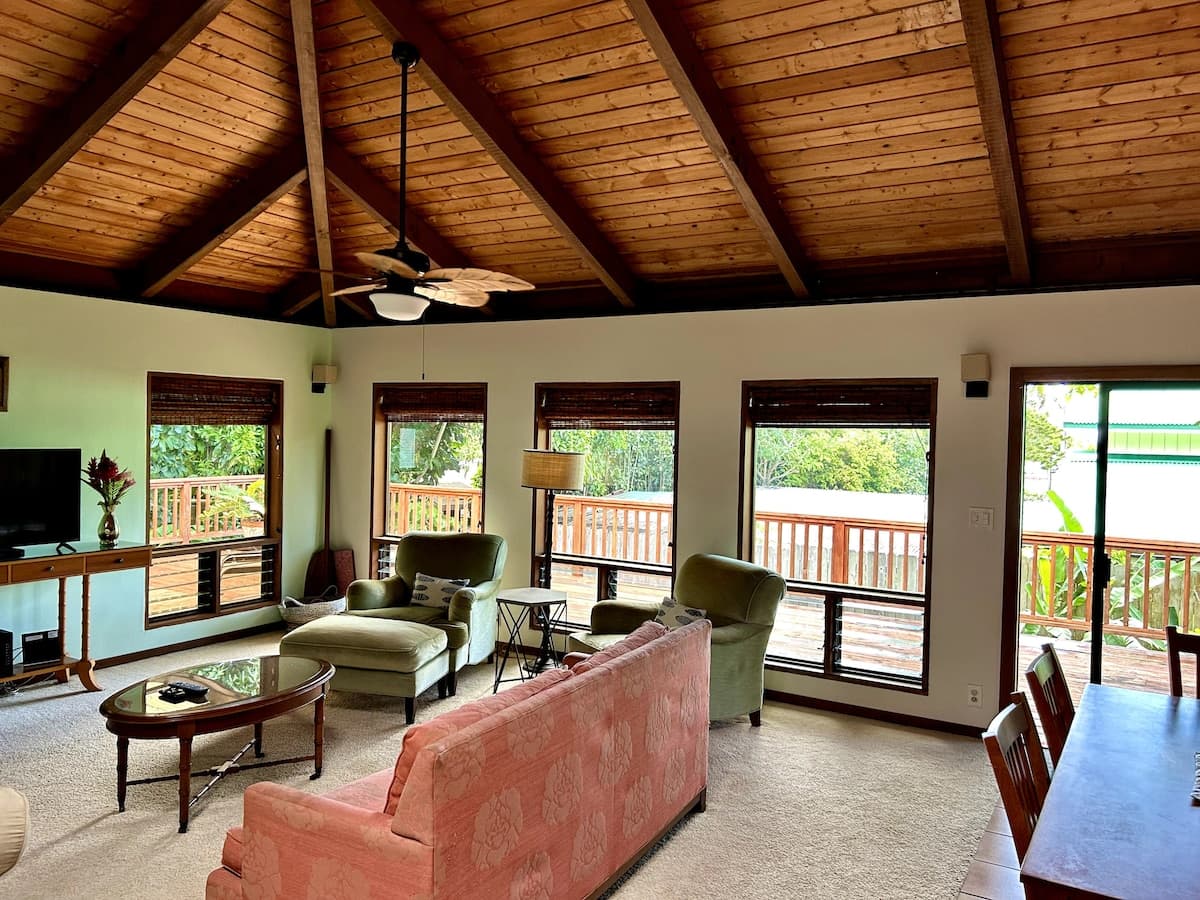 Home in Haiku-Pauwela · ★4.88 · 3 bedrooms · 3 beds · 1 private bath - Photo 3