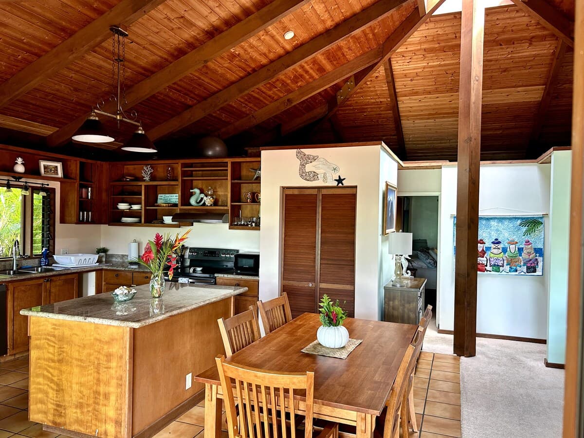 Home in Haiku-Pauwela · ★4.88 · 3 bedrooms · 3 beds · 1 private bath - Photo 4