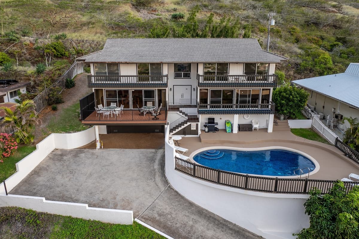 Home in Honolulu · ★4.85 · 3 bedrooms · 4 beds · 2 private baths - Photo 1