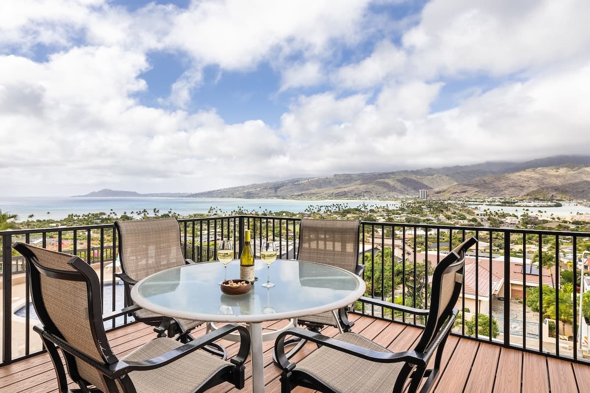 Home in Honolulu · ★4.85 · 3 bedrooms · 4 beds · 2 private baths - Photo 5