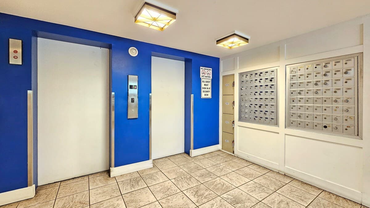 Condo in Honolulu · ★4.64 · Studio · 1 bed · 1 private bath - Photo 5