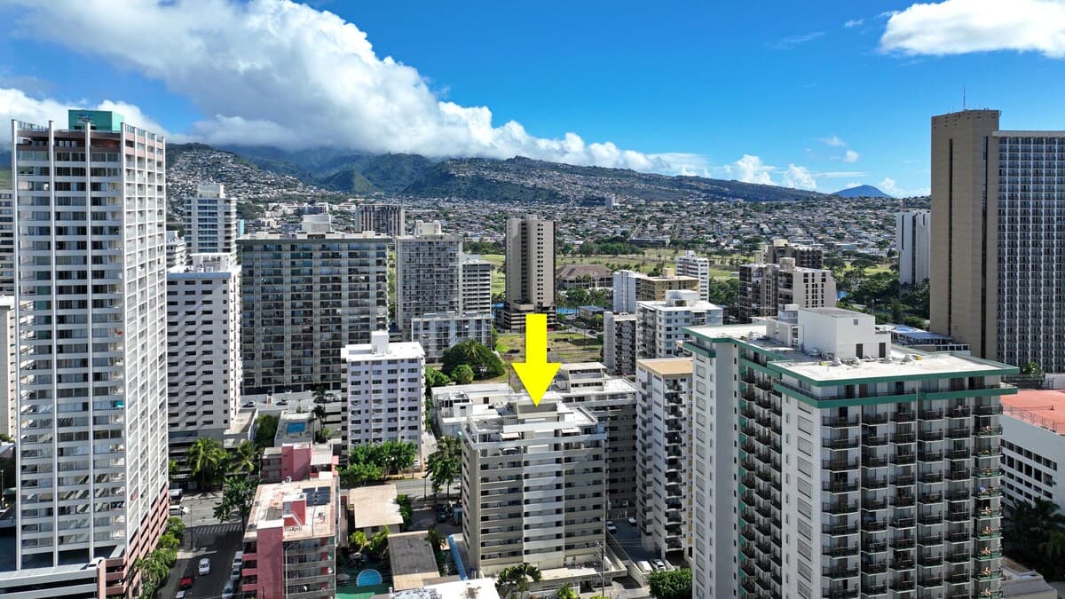 Condo in Honolulu · ★4.64 · Studio · 1 bed · 1 private bath - Photo 4