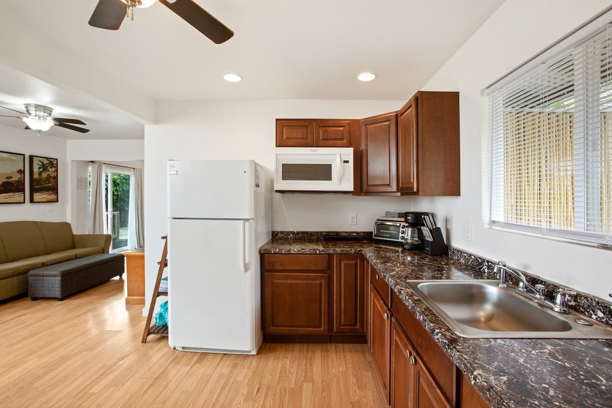 Home in Hana · ★4.81 · 3 bedrooms · 4 beds · 2 baths - Photo 5
