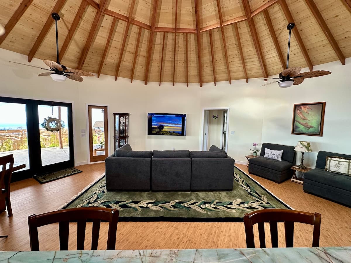 Home in Kula · ★4.93 · 3 bedrooms · 4 beds · 2 baths - Photo 3