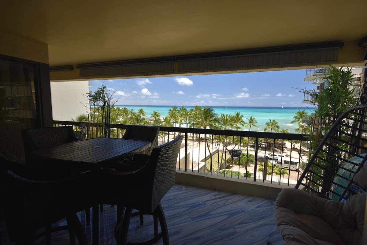 Place to stay in Honolulu · ★4.83 · 2 bedrooms · 4 beds · 2 private baths - Photo 1