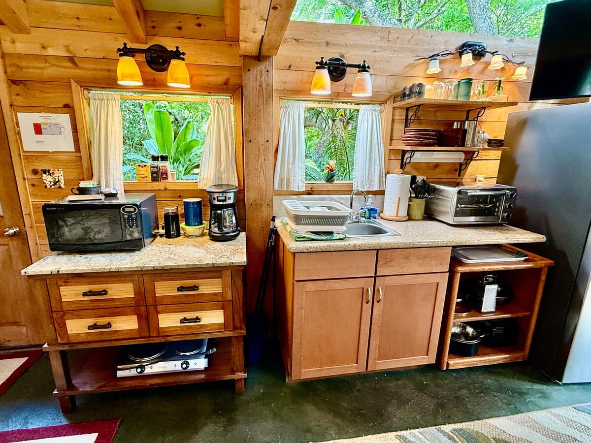 Adorable Gingerbread House Farm Stay, Makawao - Photo 2