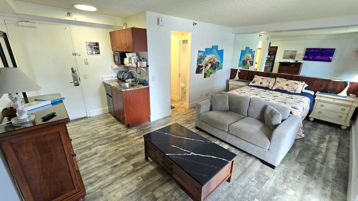 Wonderful, Updated, Waikiki Condo at Aloha Surf! - Photo 1