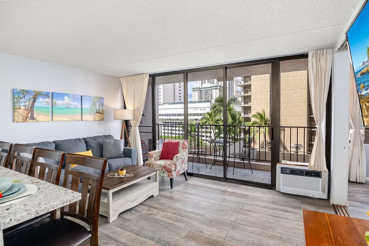 Condo in Honolulu · ★4.73 · 1 bedroom · 3 beds · 1 private bath - Photo 5