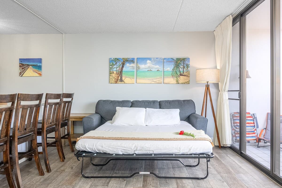 Condo in Honolulu · ★4.73 · 1 bedroom · 3 beds · 1 private bath - Photo 1