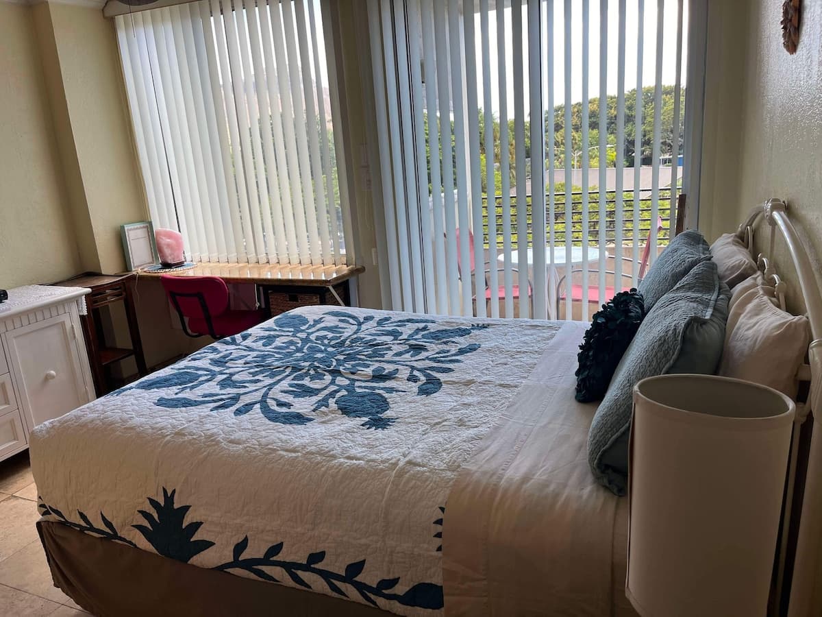 Condo in Honolulu · ★4.59 · 1 bedroom · 1 bed · 1 private bath - Photo 1