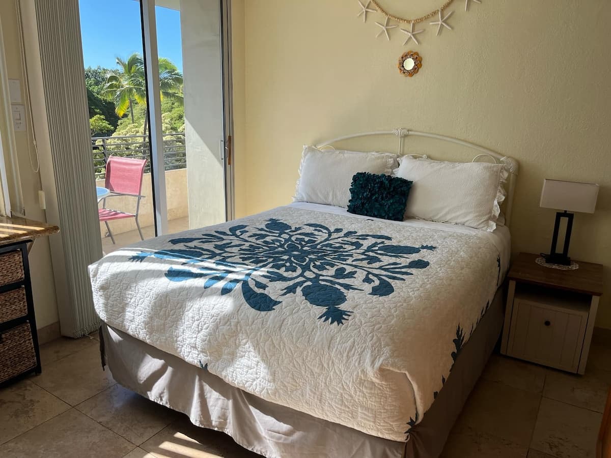 Condo in Honolulu · ★4.59 · 1 bedroom · 1 bed · 1 private bath - Photo 3