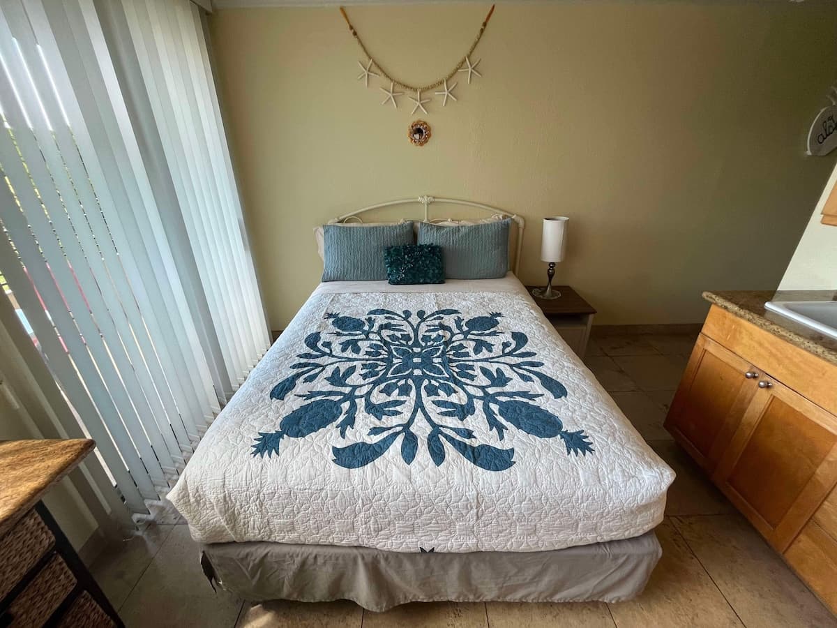 Condo in Honolulu · ★4.59 · 1 bedroom · 1 bed · 1 private bath - Photo 5