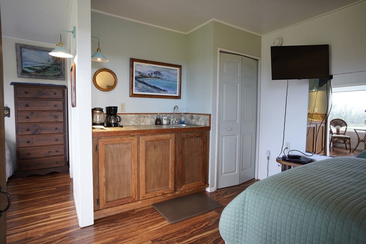 Home in Kapaau · ★4.86 · 1 bedroom · 2 beds · 1 private bath - Photo 4