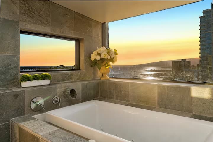 Condo in Honolulu · ★4.97 · 2 bedrooms · 2 beds · 1.5 private baths - Photo 1