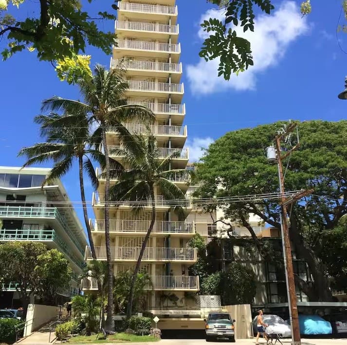 Condo in Honolulu · ★4.8 · Studio · 1 bed · 1 private bath - Photo 5