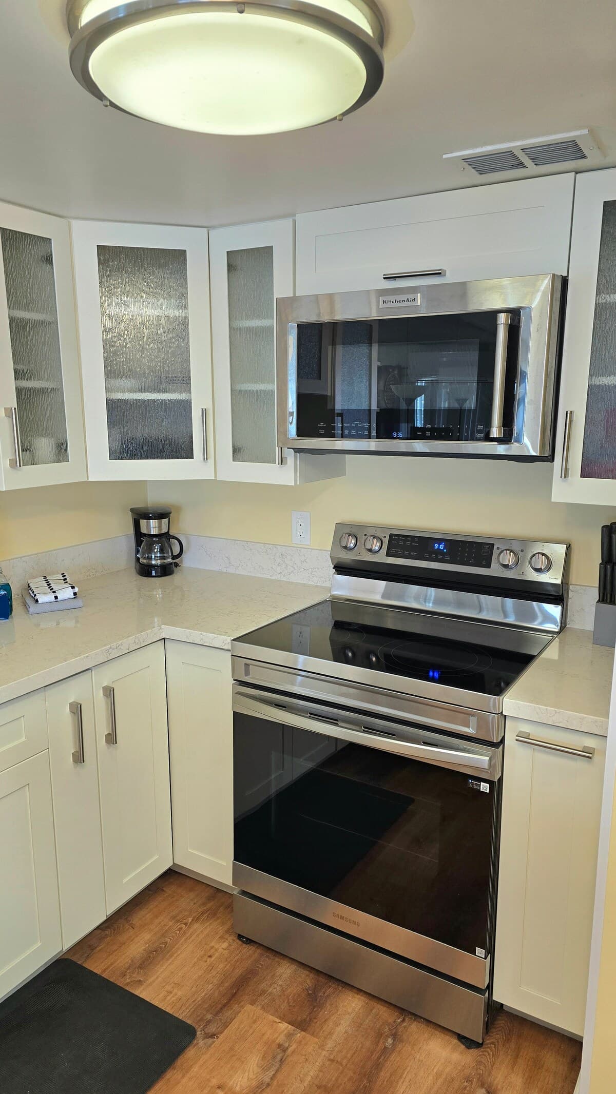 Condo in Honolulu · ★4.83 · 1 bedroom · 1 bed · 1 private bath - Photo 2