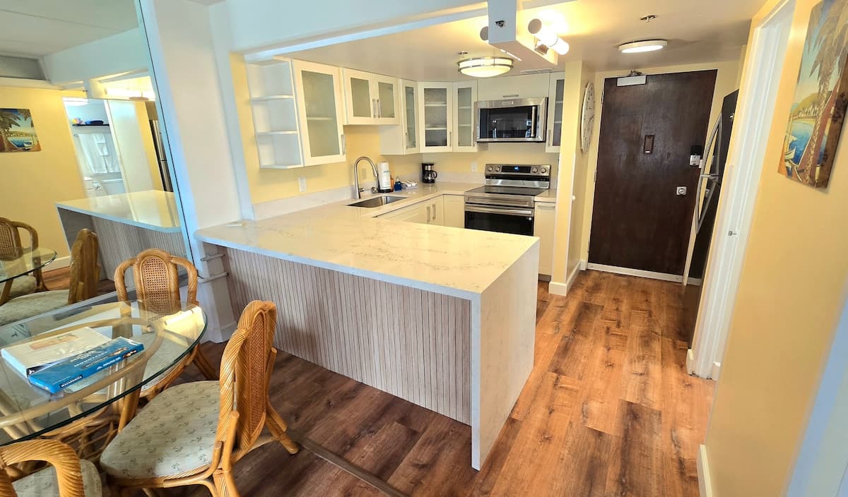 Condo in Honolulu · ★4.83 · 1 bedroom · 1 bed · 1 private bath - Photo 1
