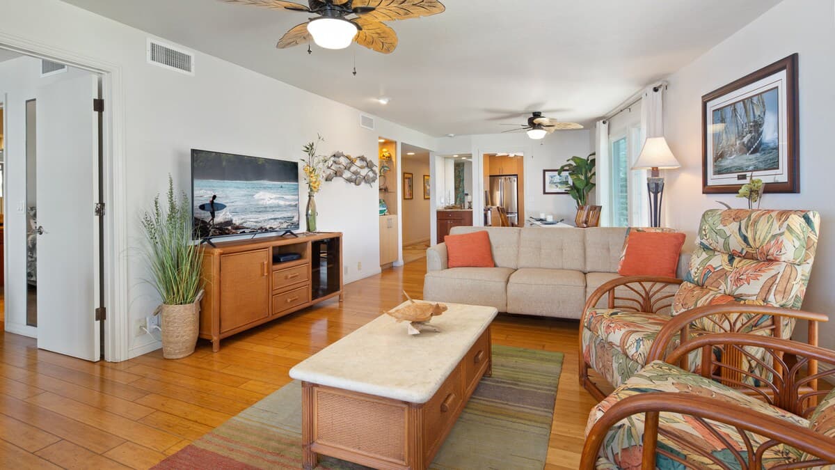 Condo in Kailua-Kona · ★4.91 · 2 bedrooms · 2 beds · 2 baths - Photo 3