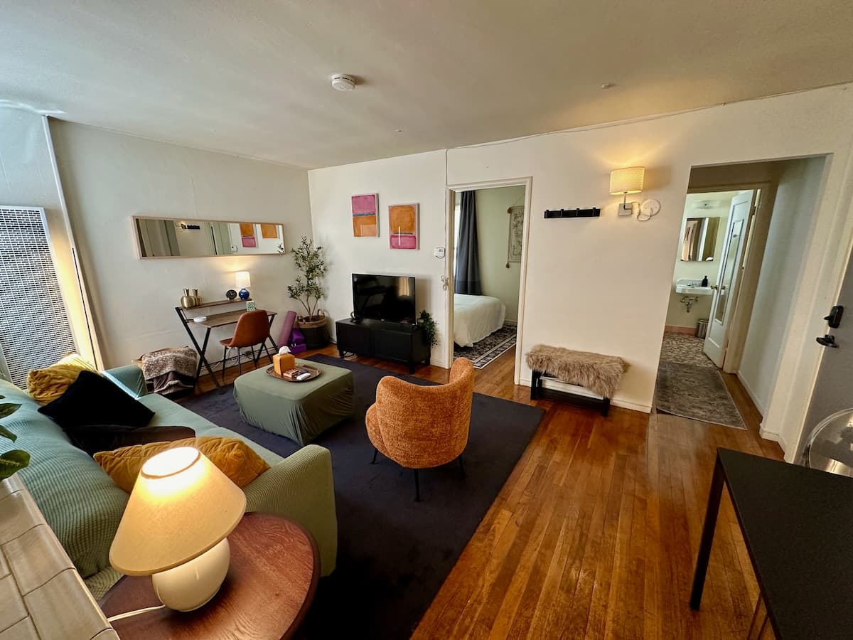 Classically Cool Apartment on College Ave - Photo 1