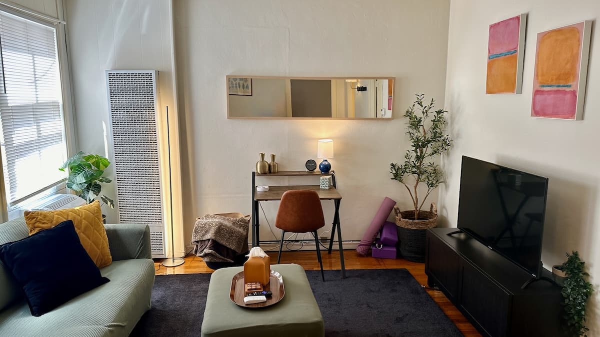 Classically Cool Apartment on College Ave - Photo 5