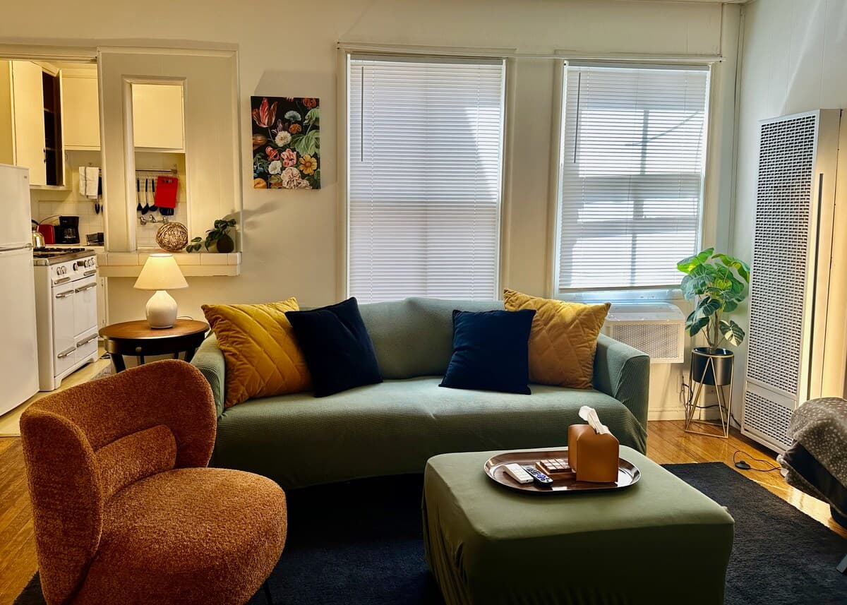 Classically Cool Apartment on College Ave - Photo 4