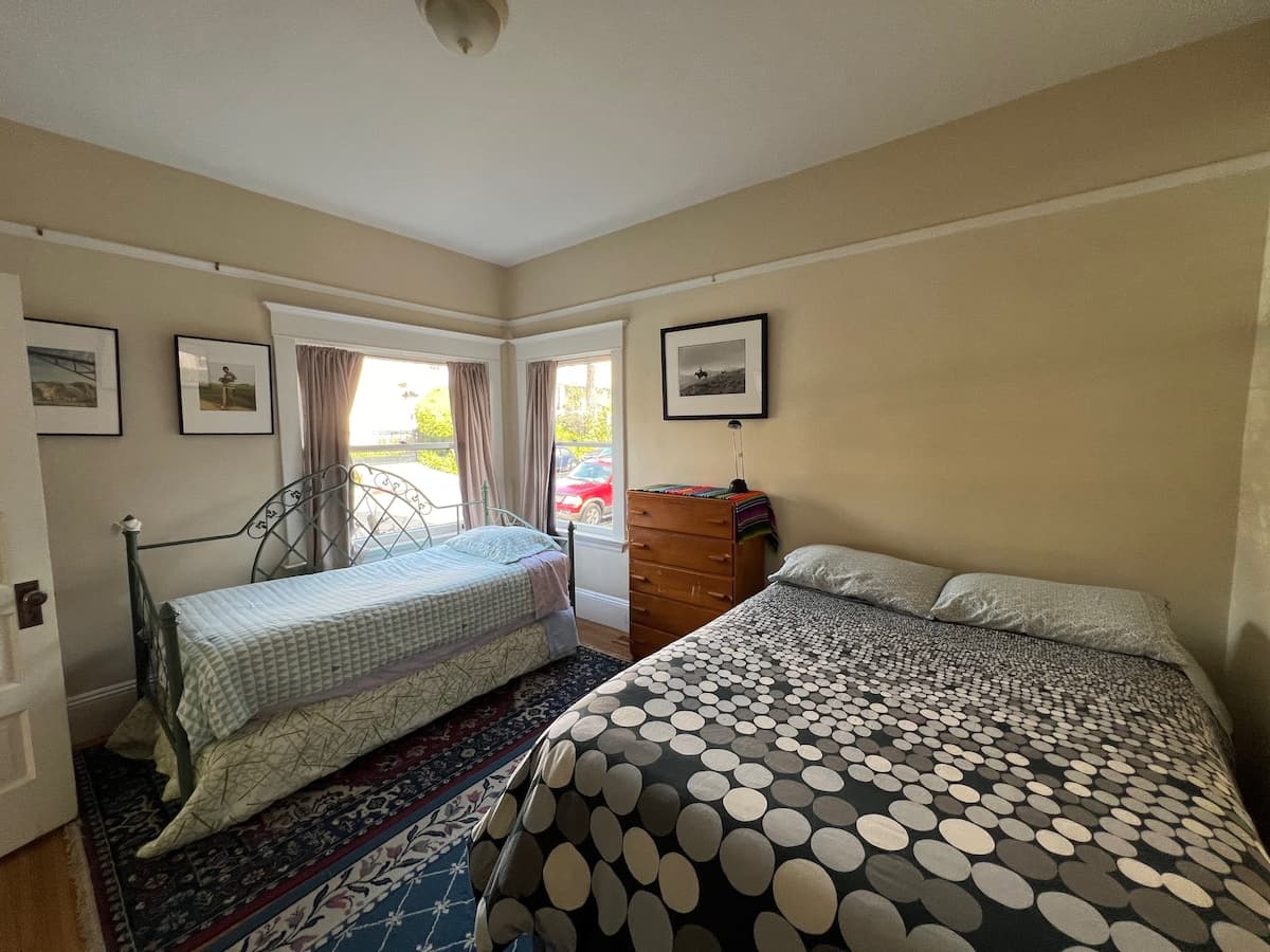 Charming Light-Filled Flat Near BART & Campus - Photo 2