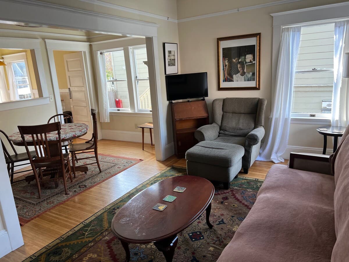 Charming Light-Filled Flat Near BART & Campus - Photo 3
