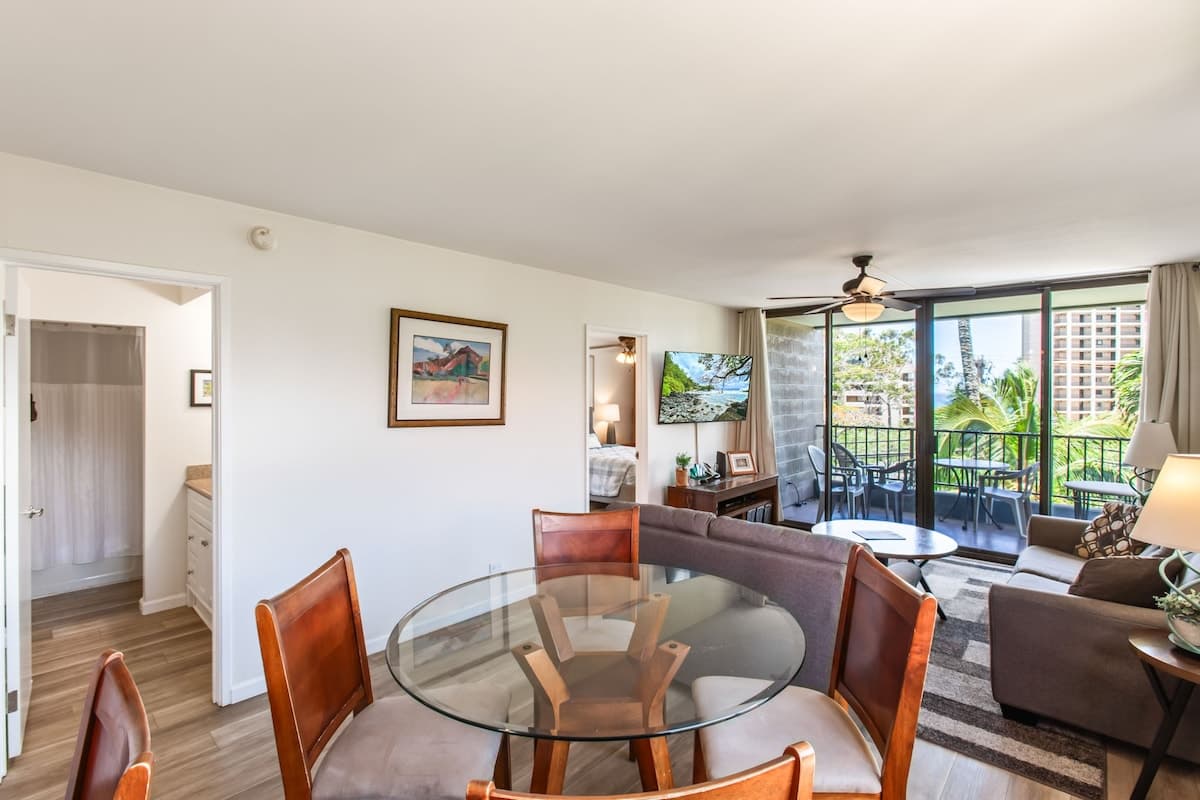 Condo in Lahaina · ★4.73 · 2 bedrooms · 3 beds · 2 baths - Photo 4