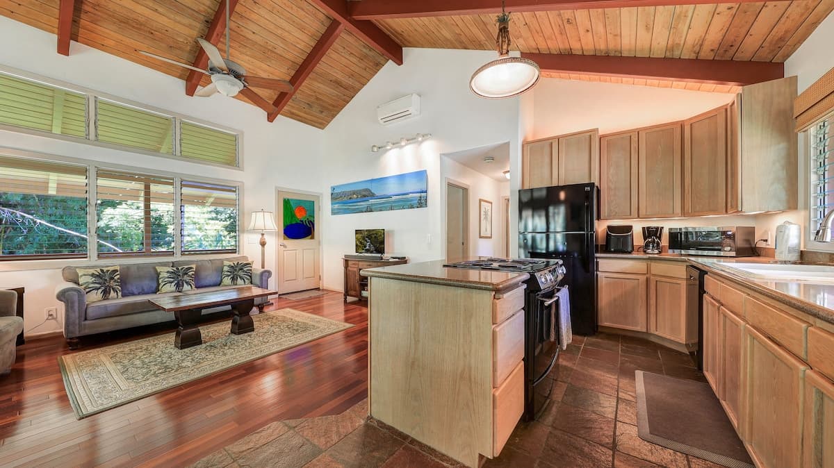Home in Hanalei · ★5.0 · 2 bedrooms · 2 beds · 2 baths - Photo 2