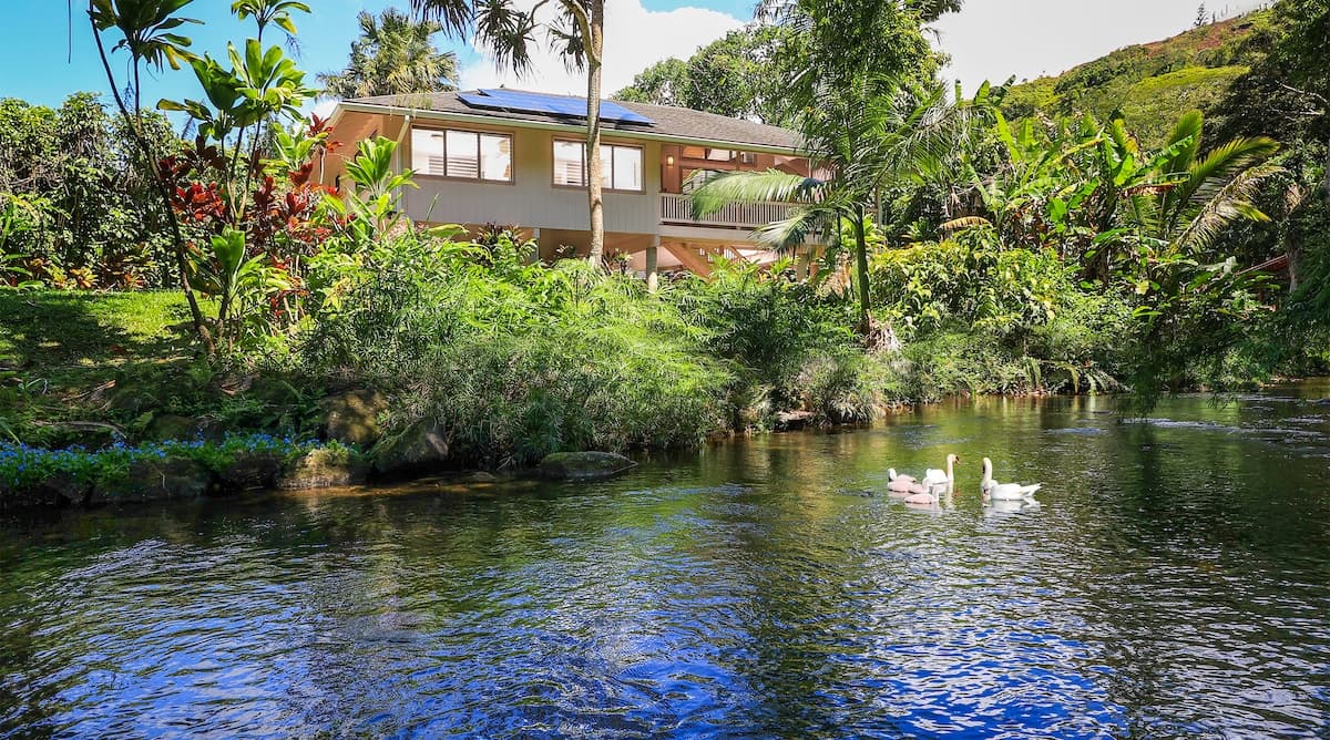 Home in Hanalei · ★5.0 · 2 bedrooms · 2 beds · 2 baths - Photo 1