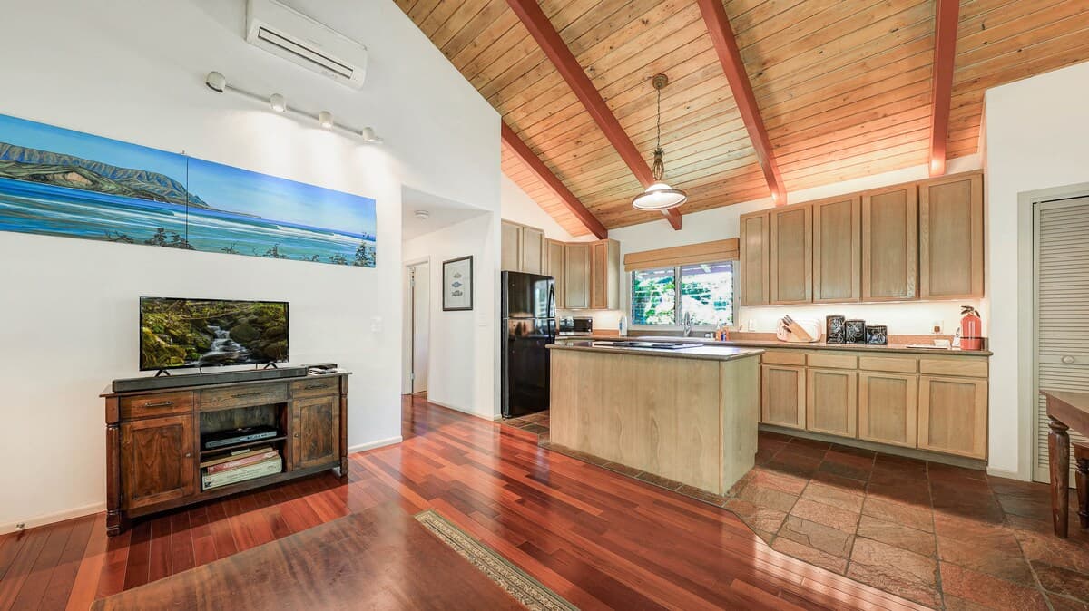 Home in Hanalei · ★5.0 · 2 bedrooms · 2 beds · 2 baths - Photo 5