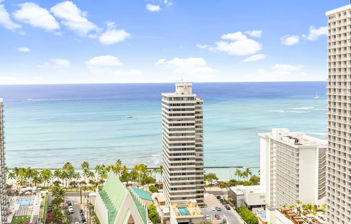 Deluxe Ocean View Free Parking Waikiki 3106-T1 - Photo 1