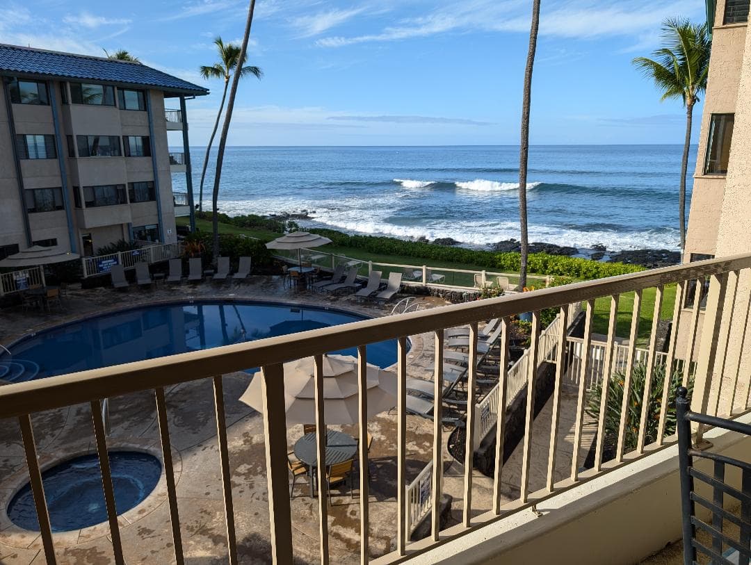 Condo in Kailua-Kona · ★4.88 · 1 bedroom · 2 beds · 1 private bath - Photo 2