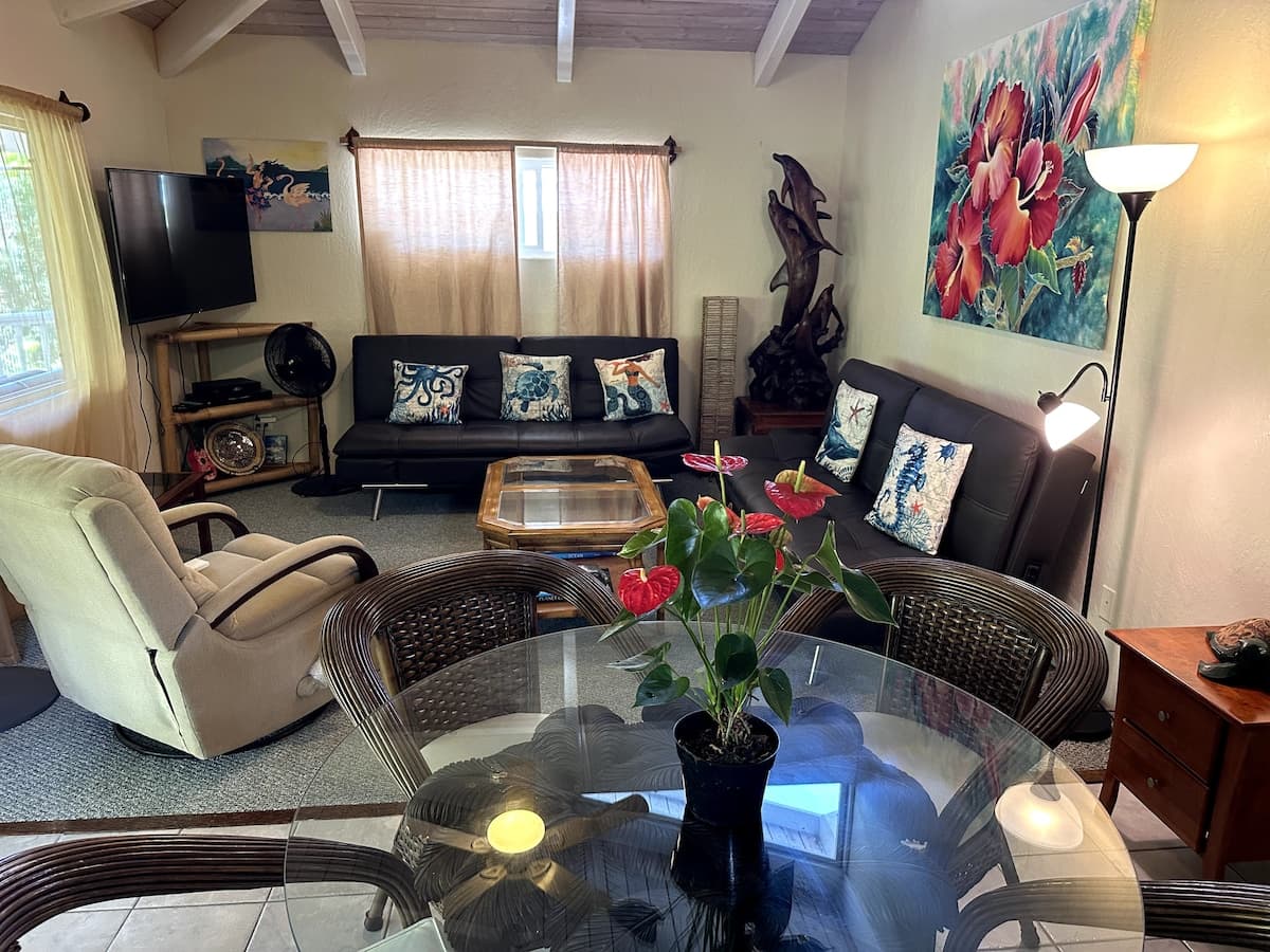 Home in Kealakekua Bay · ★4.97 · 2 bedrooms · 2 beds · 2 baths - Photo 3