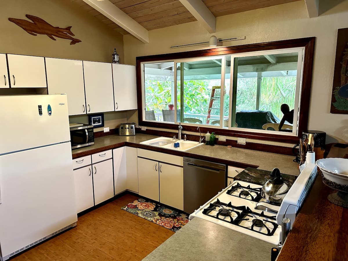 Home in Kealakekua Bay · ★4.97 · 2 bedrooms · 2 beds · 2 baths - Photo 4