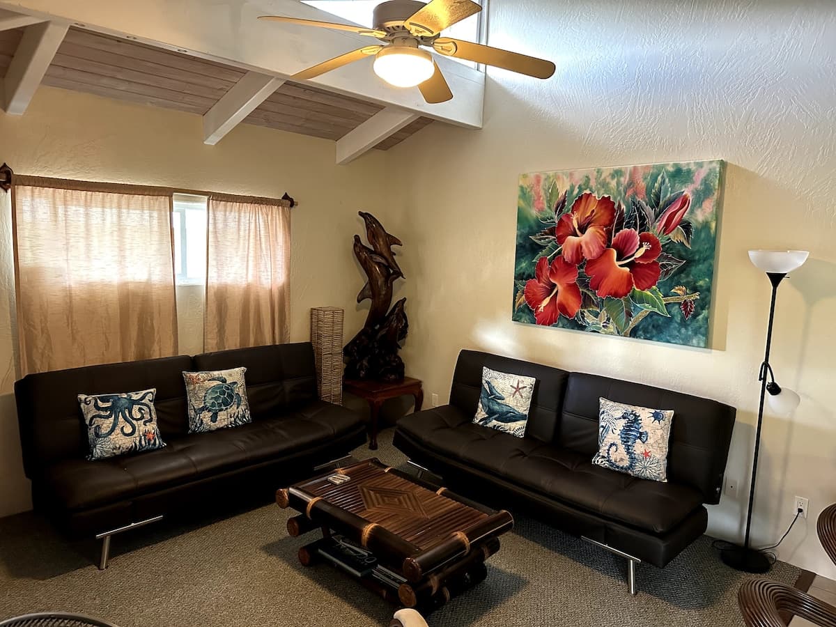 Home in Kealakekua Bay · ★4.97 · 2 bedrooms · 2 beds · 2 baths - Photo 2