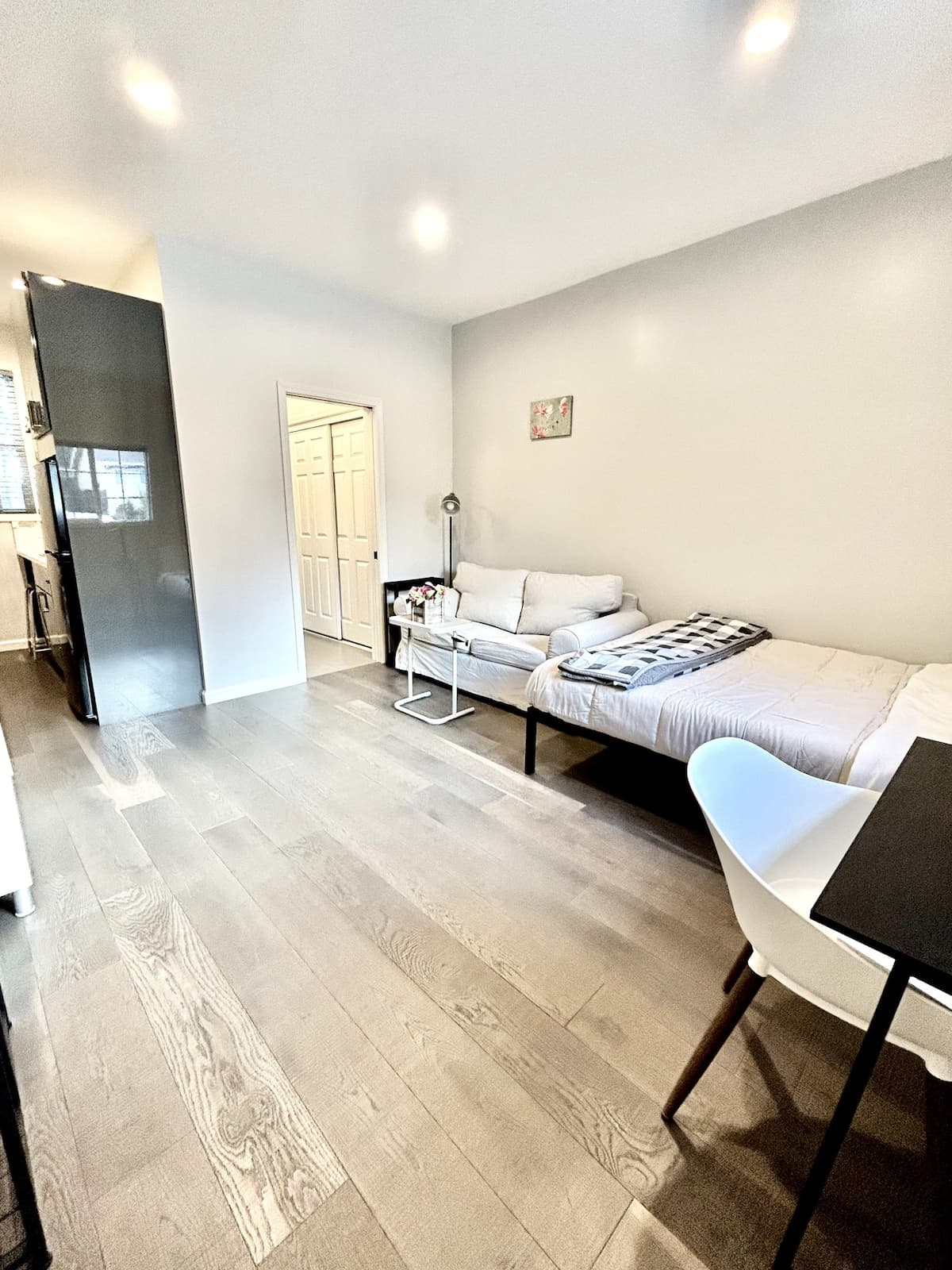 New Guesthouse, Private Patio & Laundry - Photo 1