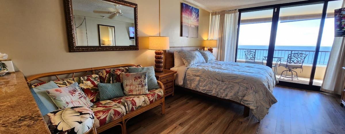 Condo in Lahaina · ★4.89 · Studio · 1 bed · 1 private bath - Photo 4