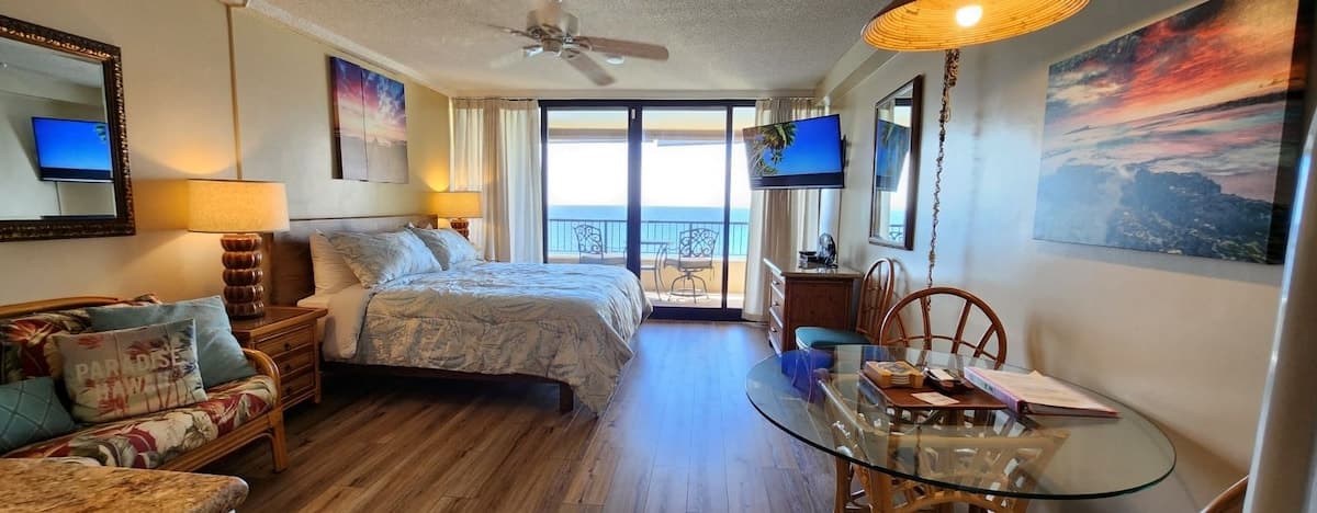 Condo in Lahaina · ★4.89 · Studio · 1 bed · 1 private bath - Photo 5