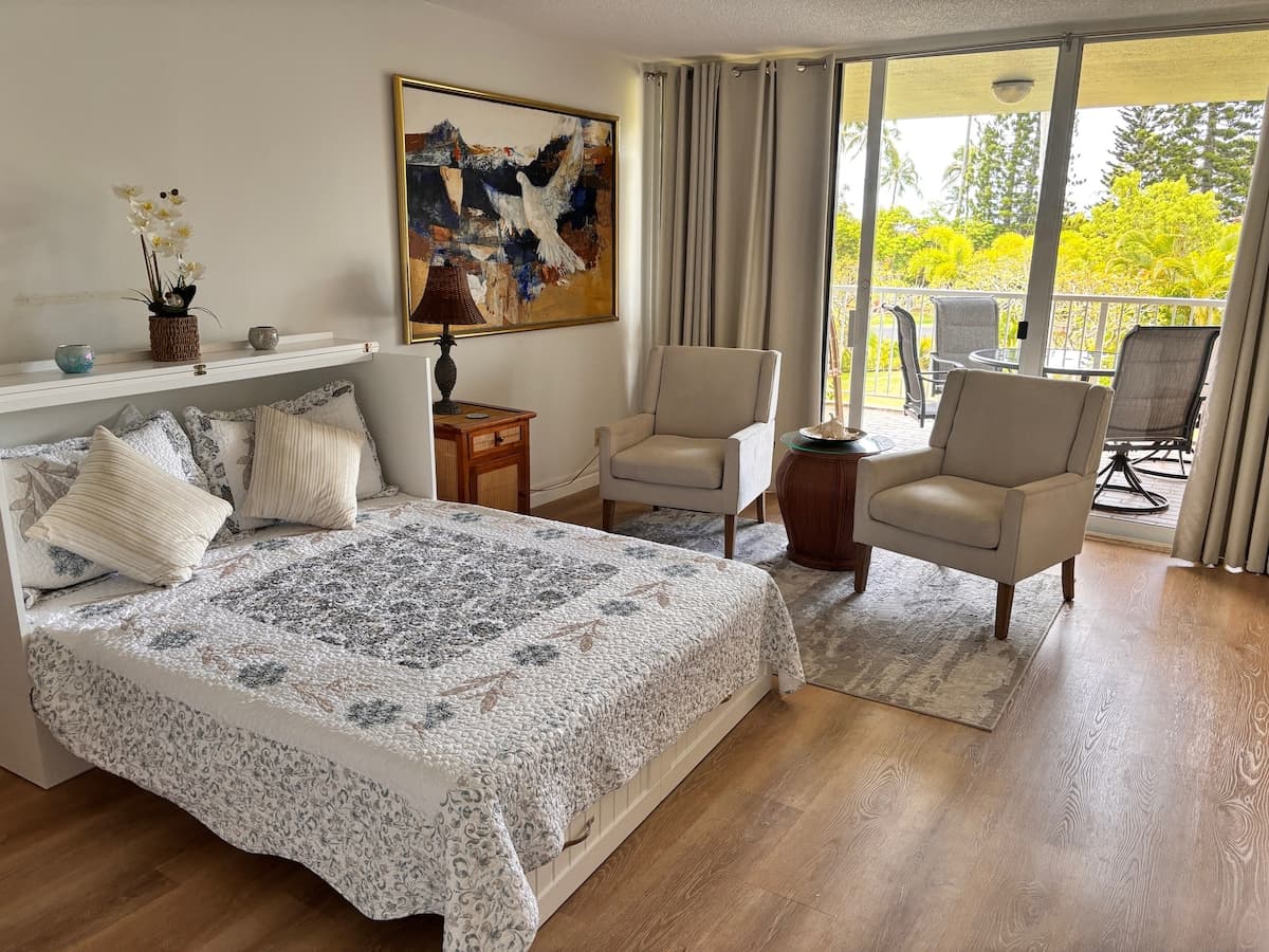 Honeymooners Getaway Resort North Shore! Sleeps 2 - Photo 1