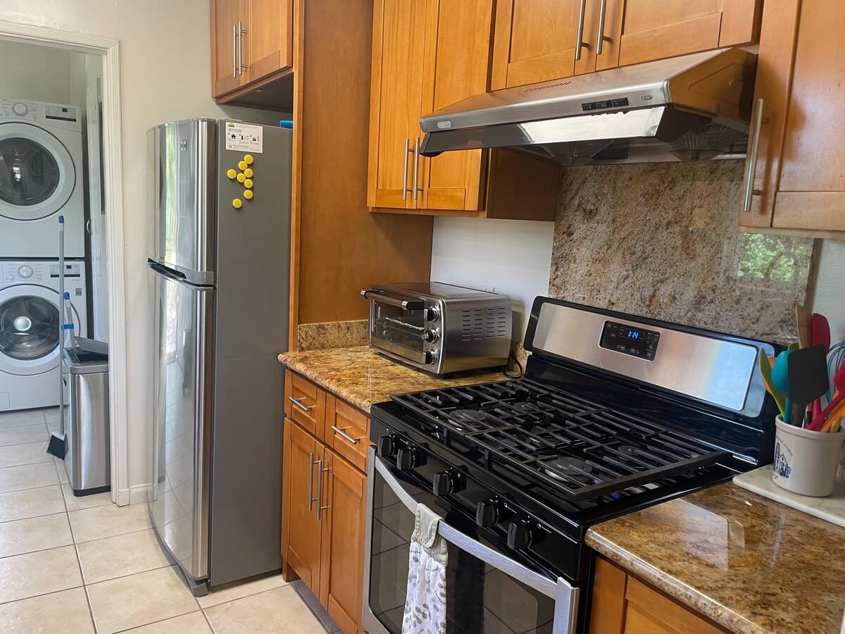 Private Duplex Near BART & El Cerrito Plaza - Photo 2